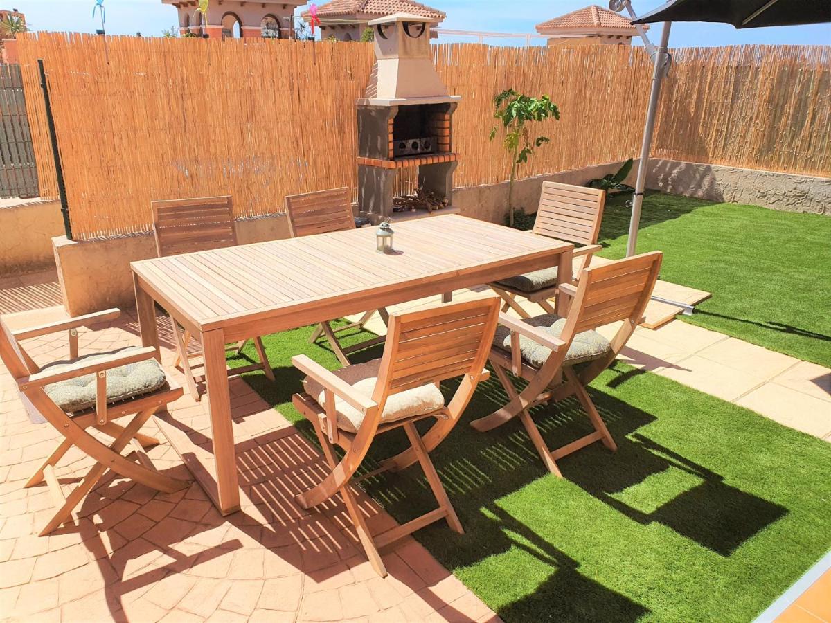 Espacioso apartamento con preciosos jardines y BBQ Isla Plana Exterior foto