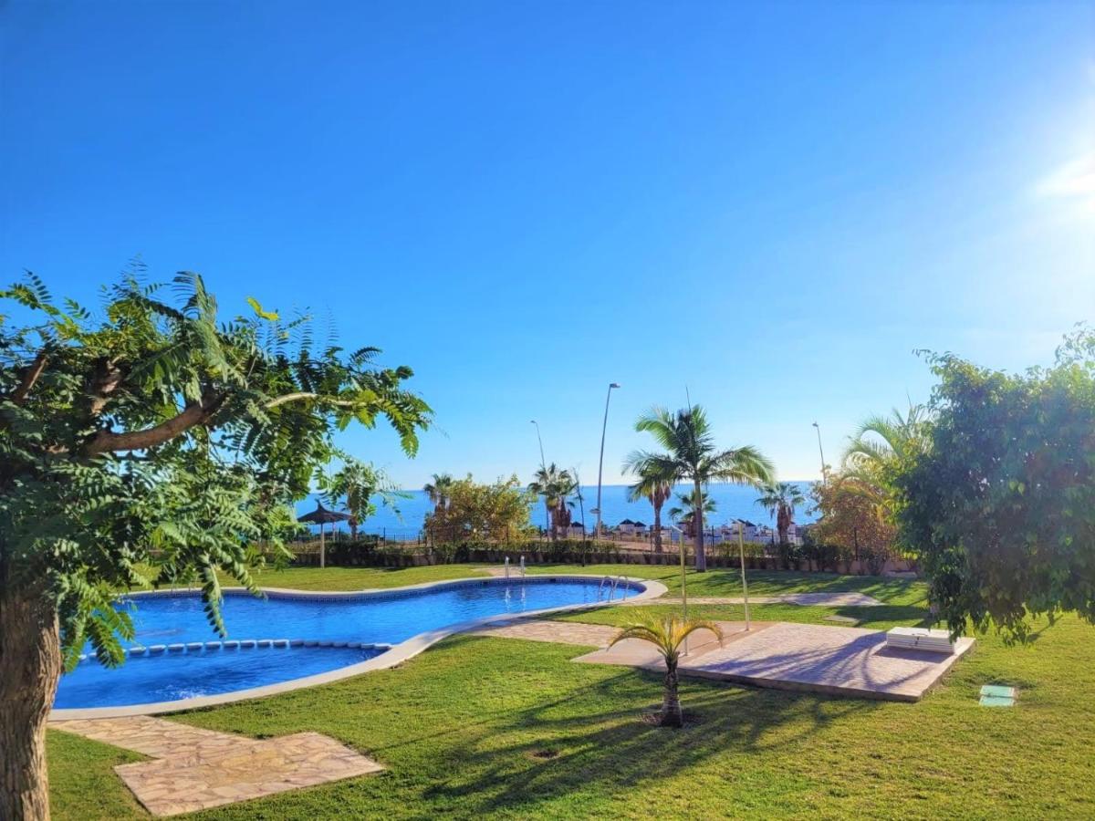 Espacioso apartamento con preciosos jardines y BBQ Isla Plana Exterior foto
