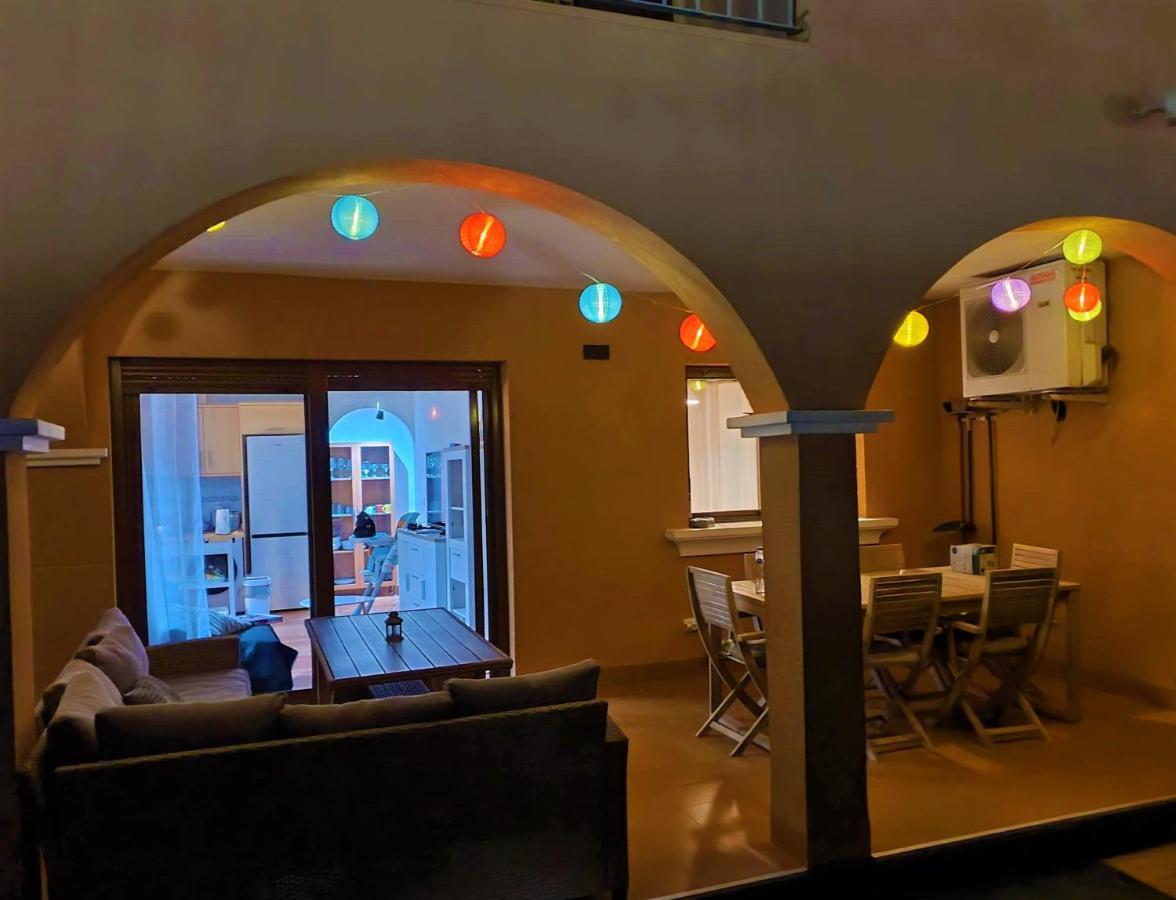 Espacioso apartamento con preciosos jardines y BBQ Isla Plana Exterior foto