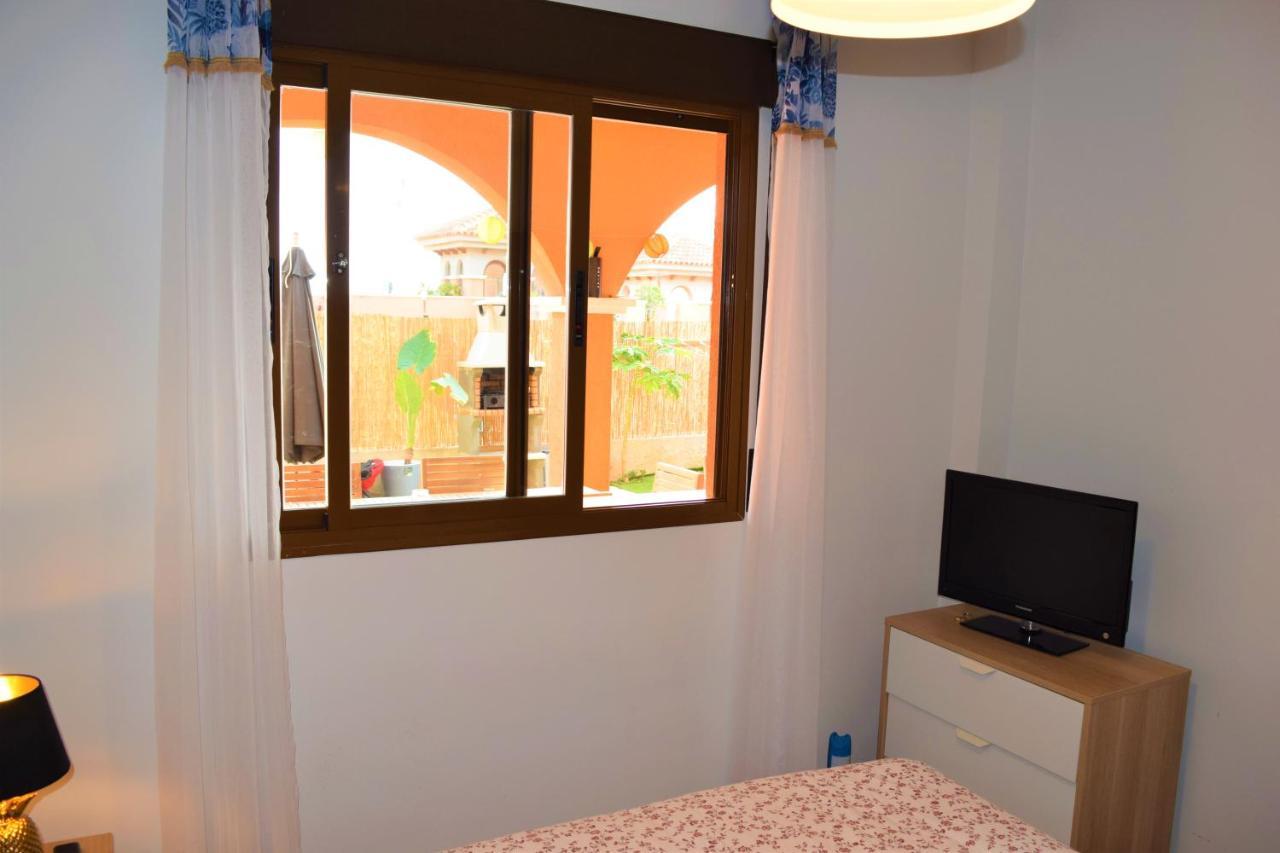 Espacioso apartamento con preciosos jardines y BBQ Isla Plana Exterior foto