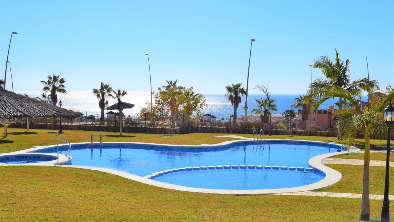 Espacioso apartamento con preciosos jardines y BBQ Isla Plana Exterior foto