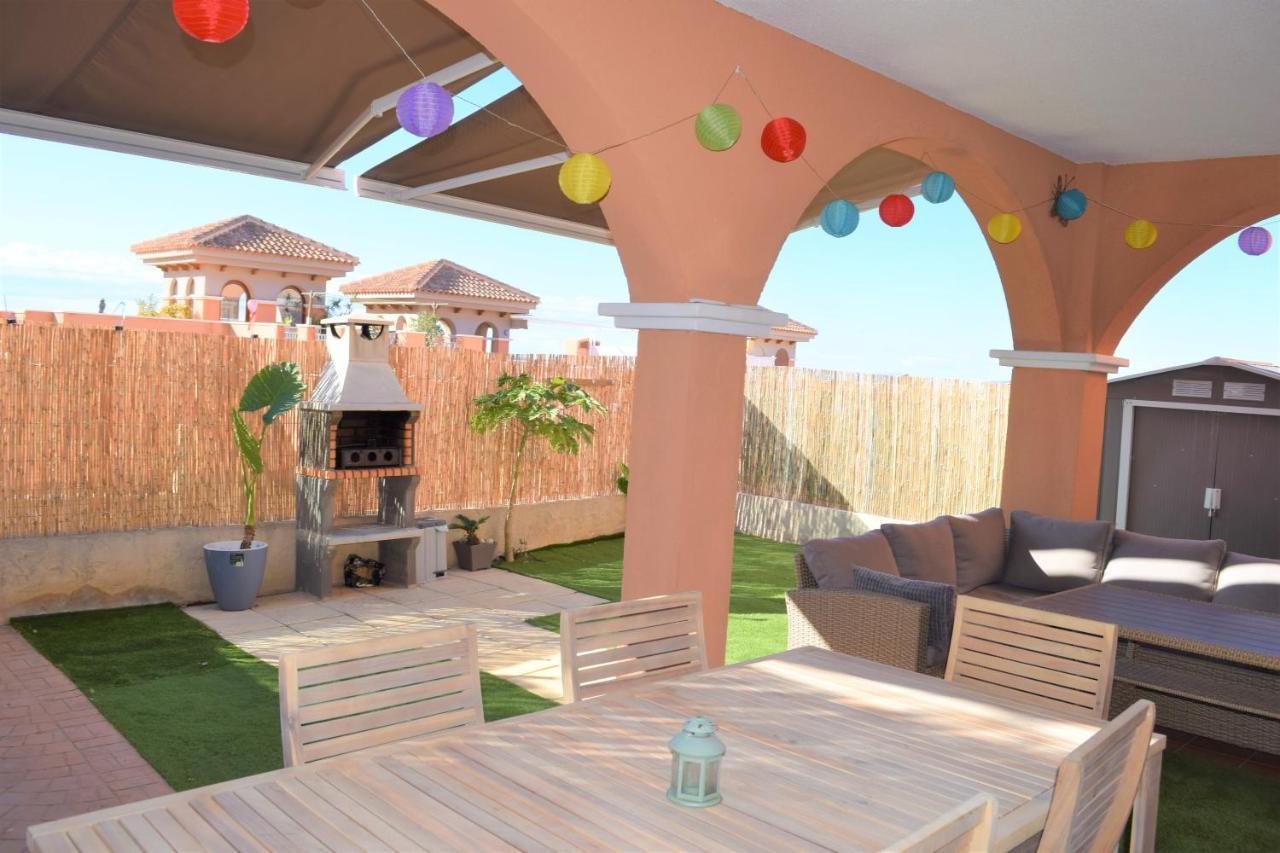 Espacioso apartamento con preciosos jardines y BBQ Isla Plana Exterior foto