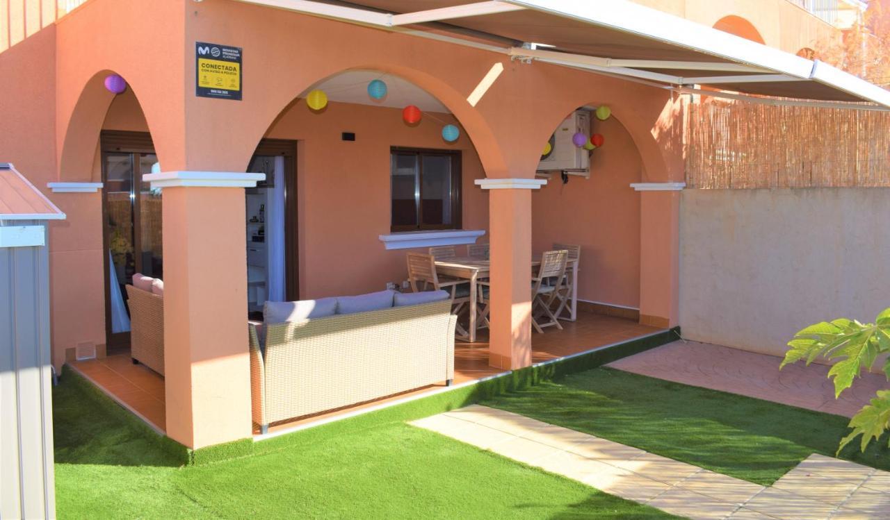 Espacioso apartamento con preciosos jardines y BBQ Isla Plana Exterior foto